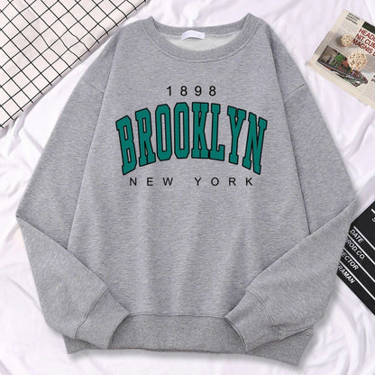 1898 Brooklyn” Women’s Sweatshirt – Autumn Streetwear
