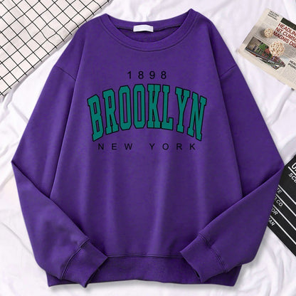 1898 Brooklyn” Women’s Sweatshirt – Autumn Streetwear