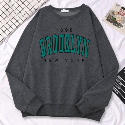 1898 Brooklyn” Women’s Sweatshirt – Autumn Streetwear